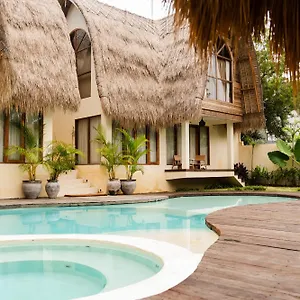  Hotel Lulu's Indonesia